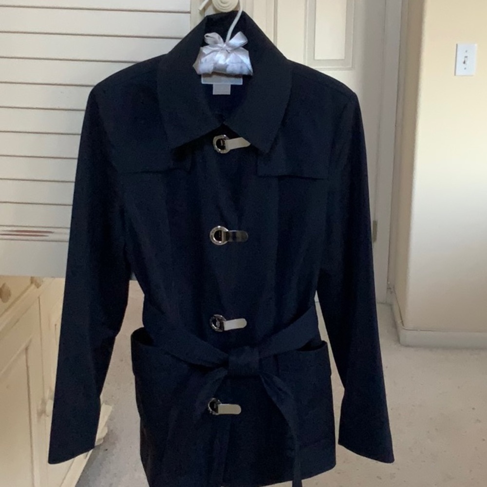 Navy blue Michael Kors car coat.
Size med in excellent condition.